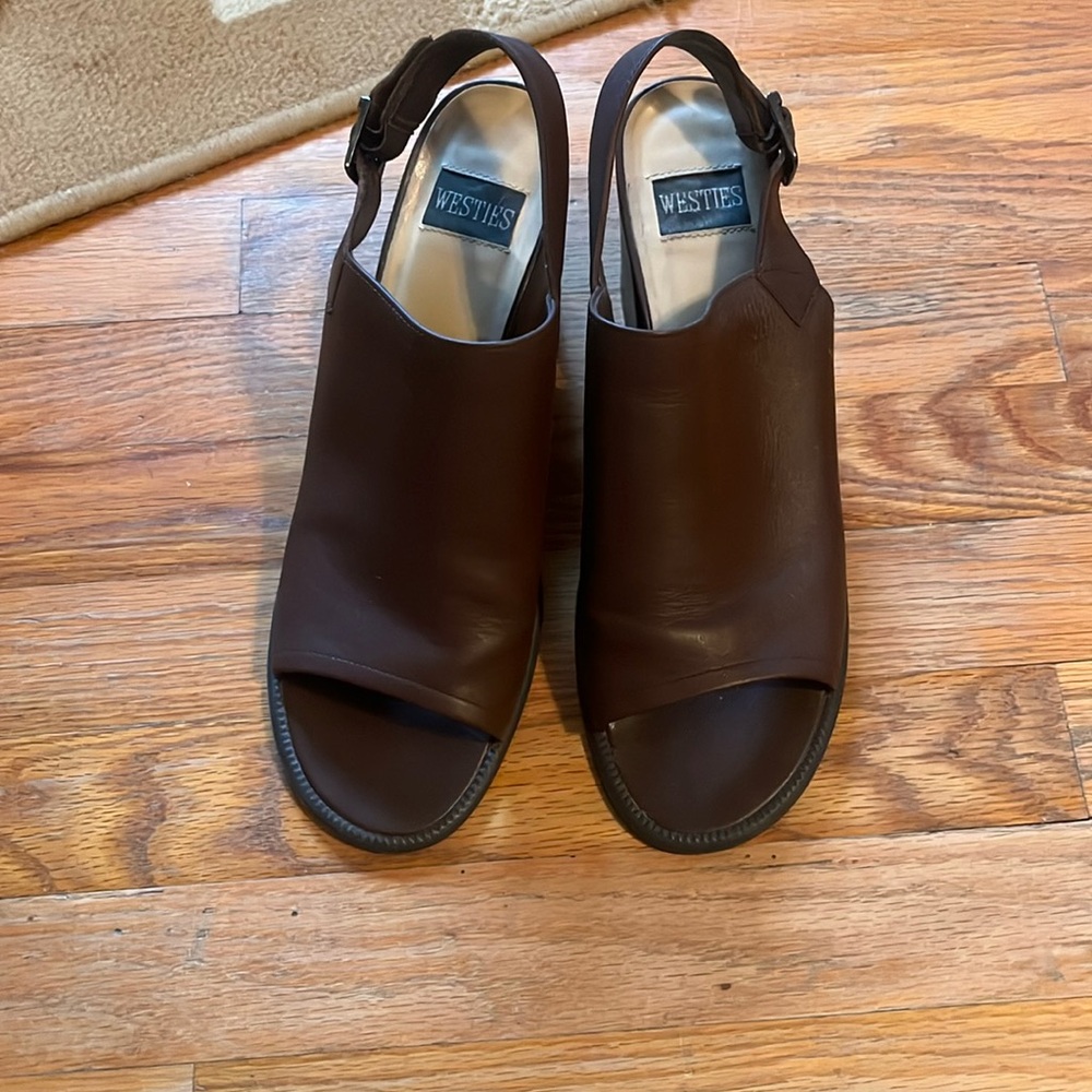 Westies, size 11. Brown.